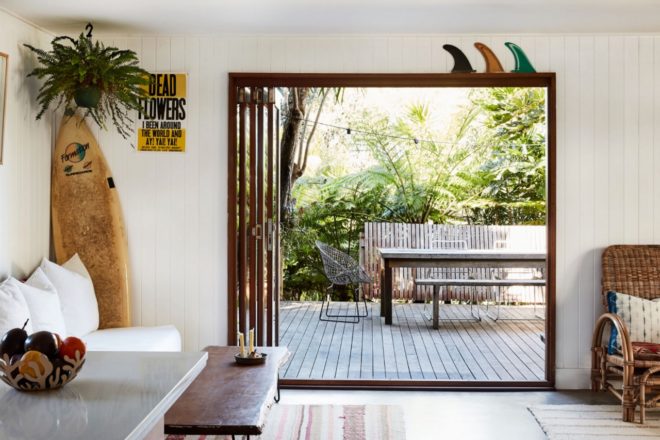 beach shack,surf shack,cabanon,maison,bungalow,bangalow,australis,byron bay,holly McCauley,décoration,family home,vintage,rotin,rattan,meubles en rotin,surf boards