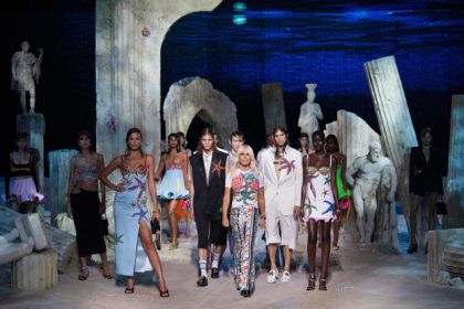 versace, gianni versace,donatella versace,ss92,SS21,milan,fashion show,milan fashion week,versacepolis