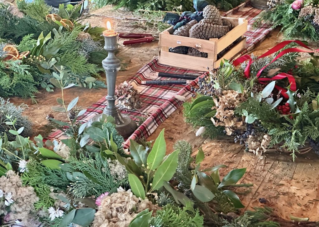Atelier floral,casters,la petite prairie,landes,hossegor,couronne de noêl,atelier créatif,idée cadeaux