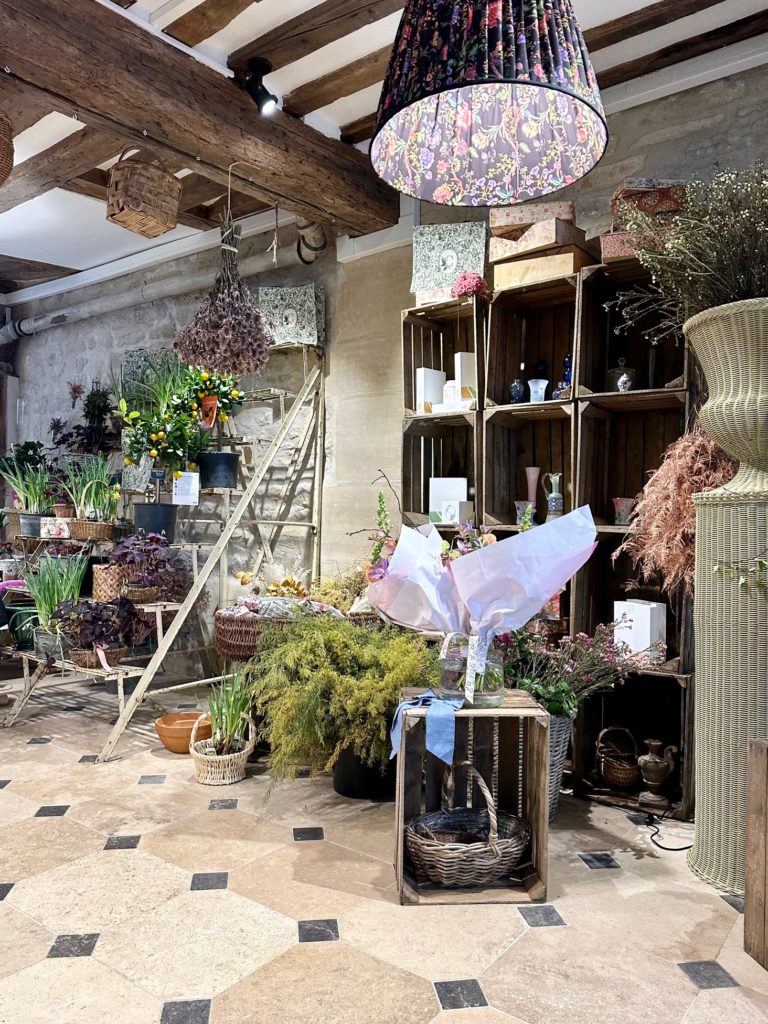 Cordelia de castellane,Cordelia coffee shop,coffee shop,flower shop,fleuriste,paris, Rue du Bac,Dior maiso,baby Dior,abbaye des vaux de cernay